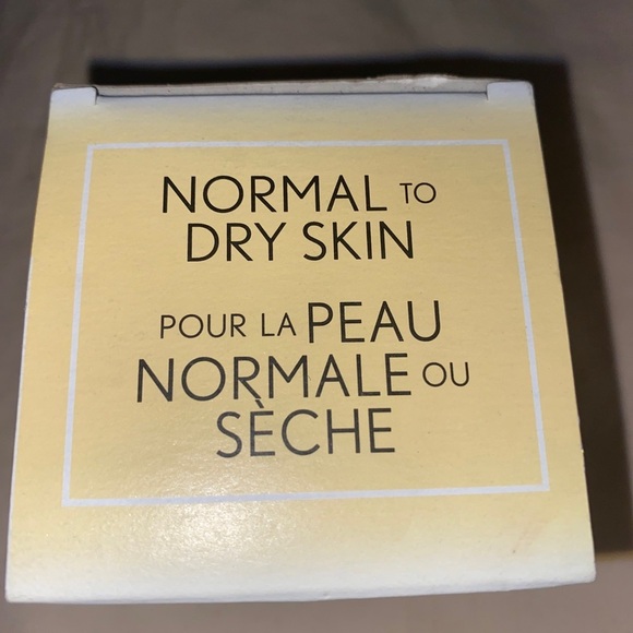 Brand NEW CoverGirl Clean Fresh Skincare Dry Skin Corrector Cream 60ml 2.0 Fl Oz - Picture 2 of 5